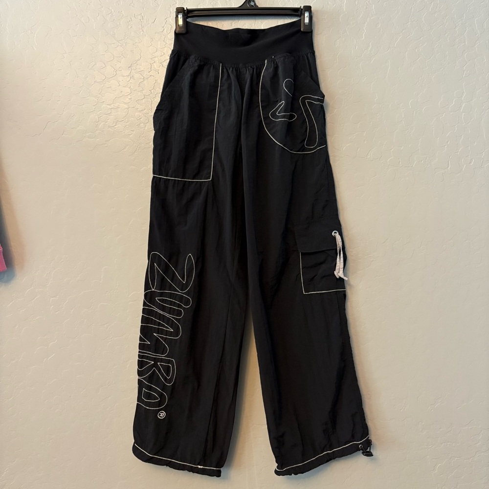 Zumba women's black and white elastic waist cargo dance pants size small